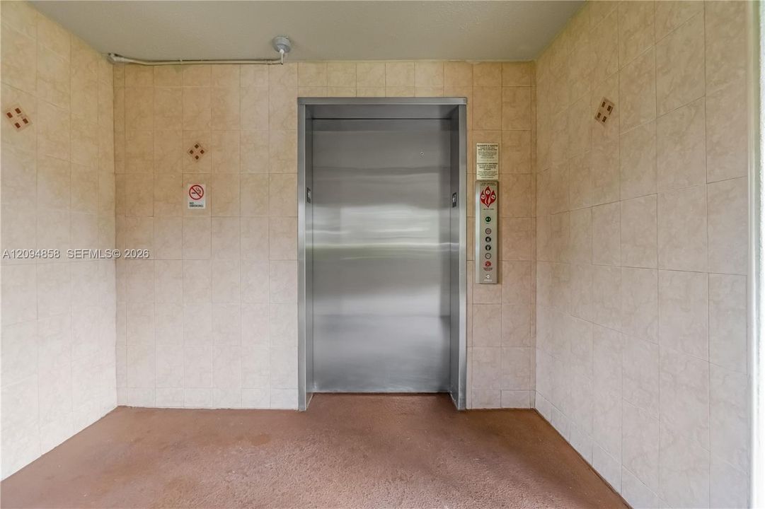 На продажу: $170,000 (2 спален, 2 ванн, 1052 Квадратных фут)