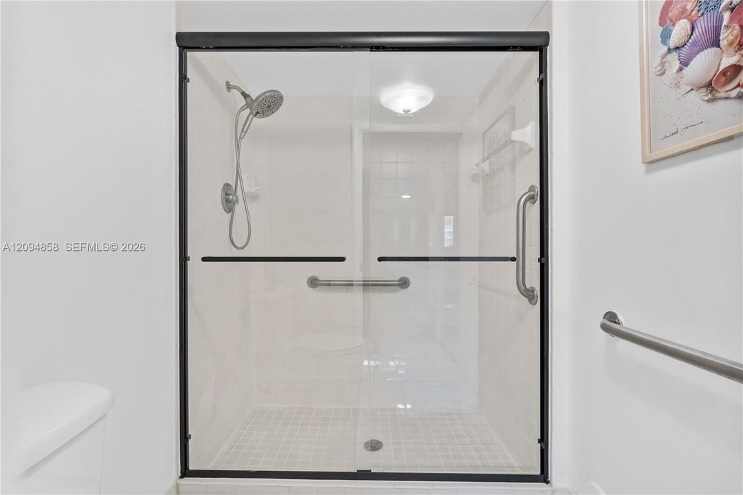 На продажу: $170,000 (2 спален, 2 ванн, 1052 Квадратных фут)