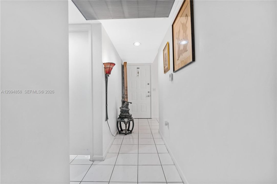 На продажу: $170,000 (2 спален, 2 ванн, 1052 Квадратных фут)