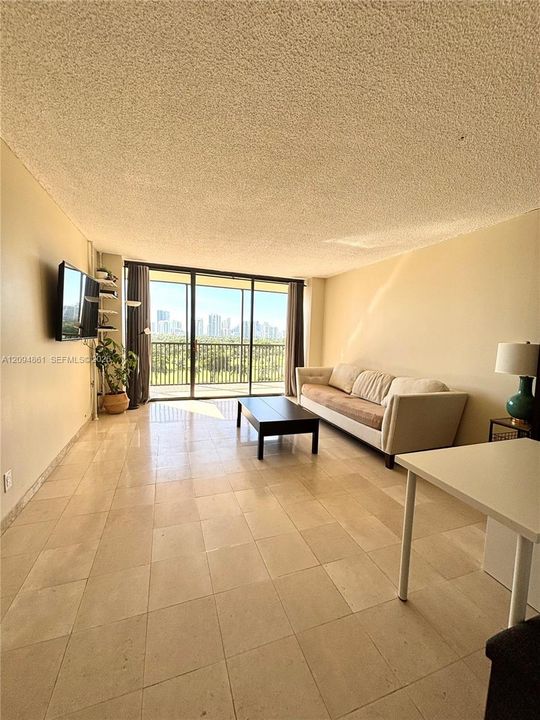 En Venta: $199,999 (1 camas, 1 baños, 913 Pies cuadrados)