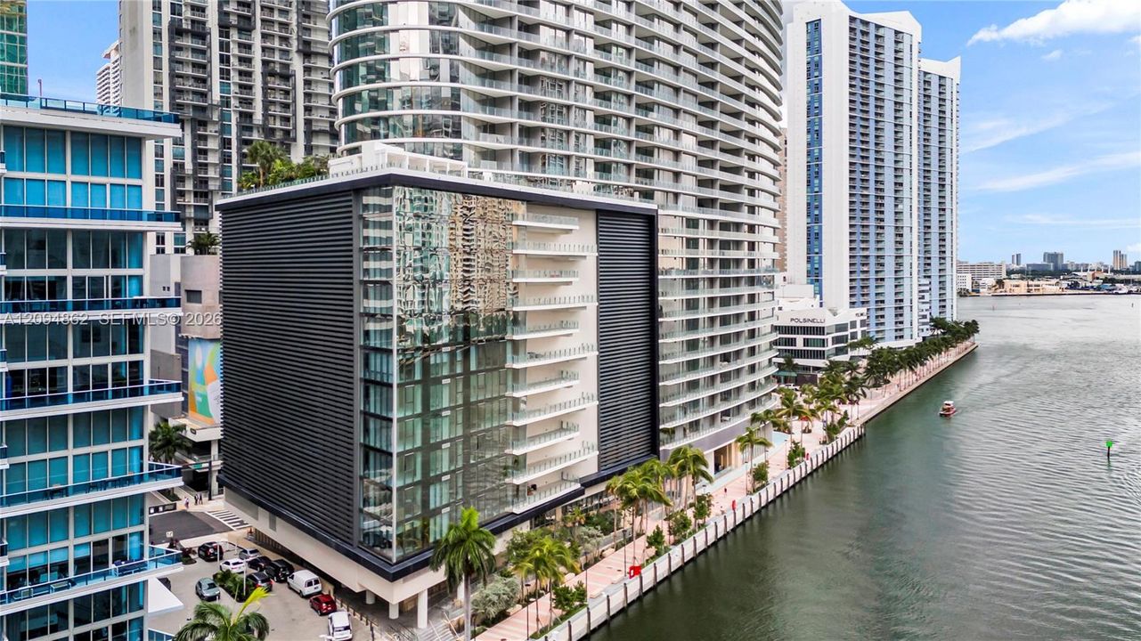 For Sale: $4,190,000 (3 beds, 4 baths, 3078 Square Feet)