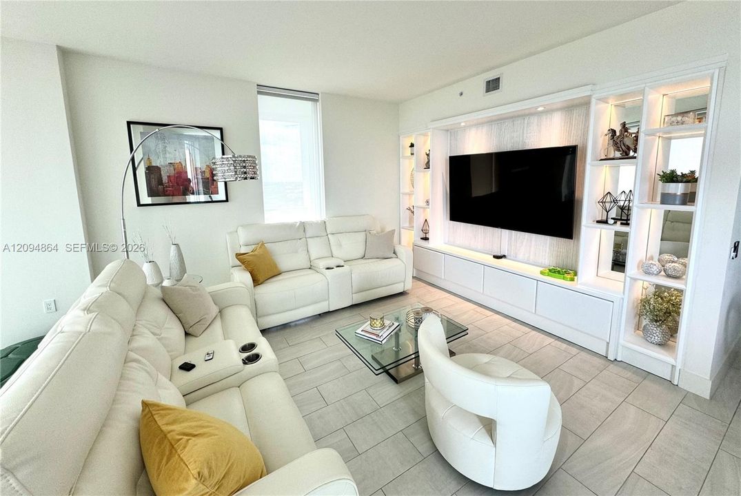 En Venta: $679,000 (3 camas, 3 baños, 1297 Pies cuadrados)