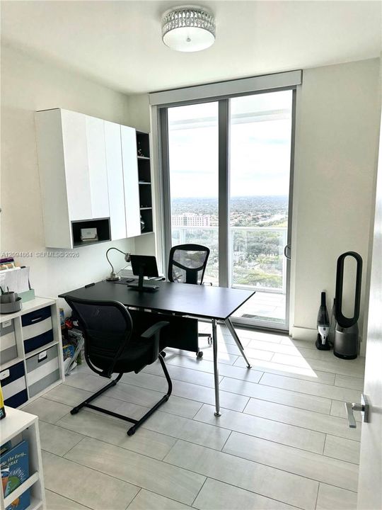 En Venta: $679,000 (3 camas, 3 baños, 1297 Pies cuadrados)