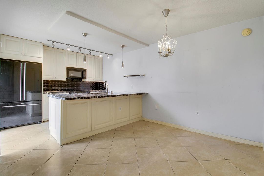 Kitchen/Dining Area