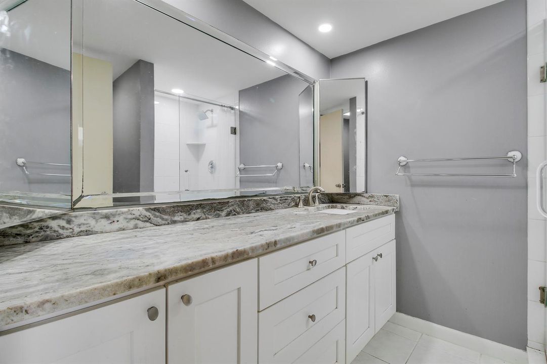 Primary Suite Bathroom