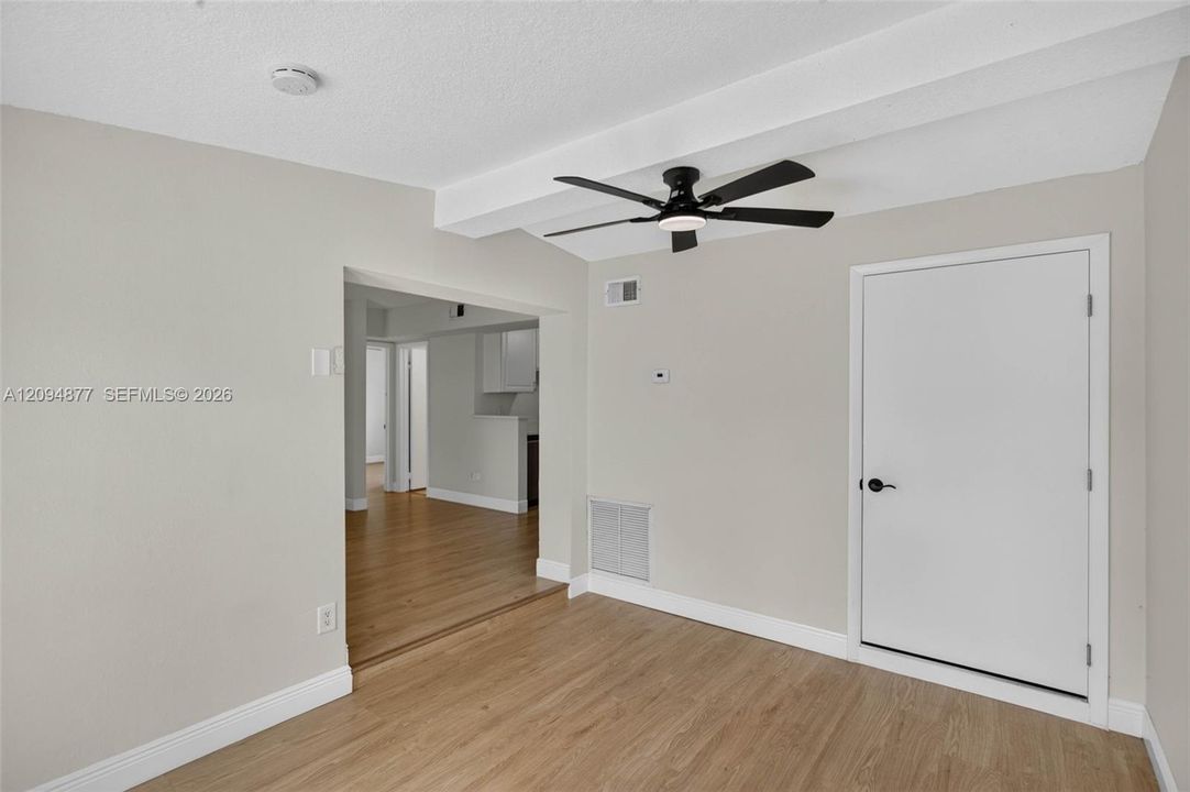 En Venta: $420,000 (3 camas, 1 baños, 1067 Pies cuadrados)