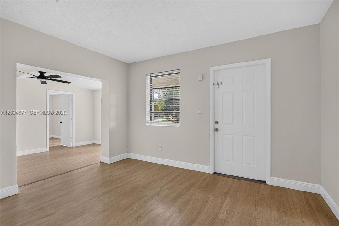 En Venta: $420,000 (3 camas, 1 baños, 1067 Pies cuadrados)