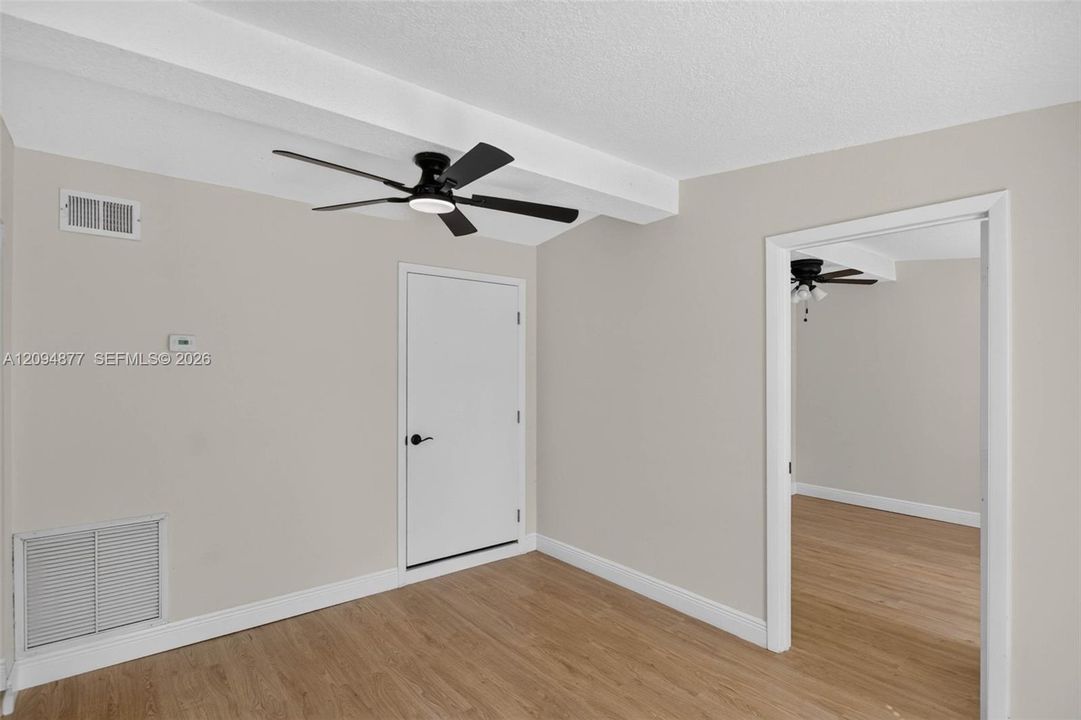 En Venta: $420,000 (3 camas, 1 baños, 1067 Pies cuadrados)