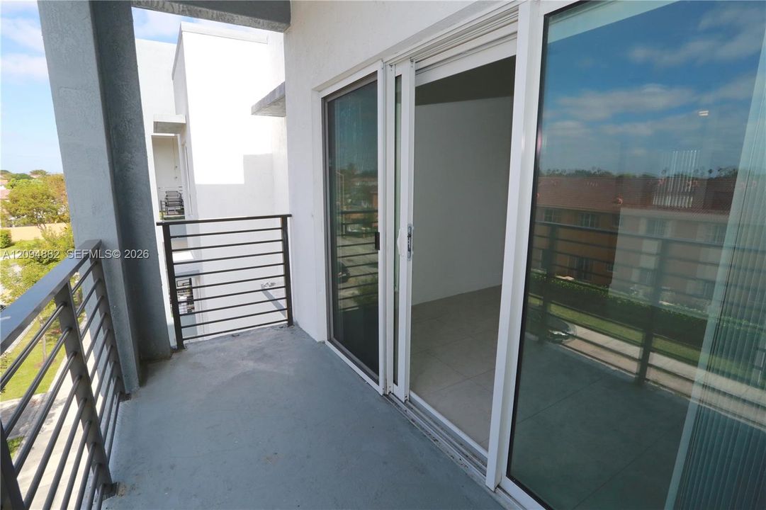 В аренду: $2,200 (2 спален, 2 ванн, 1000 Квадратных фут)