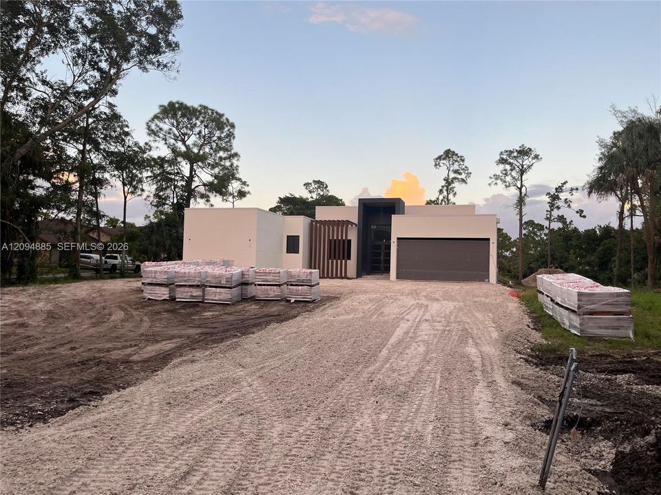 For Sale: $2,800,000 (4 beds, 5 baths, 3600 Square Feet)