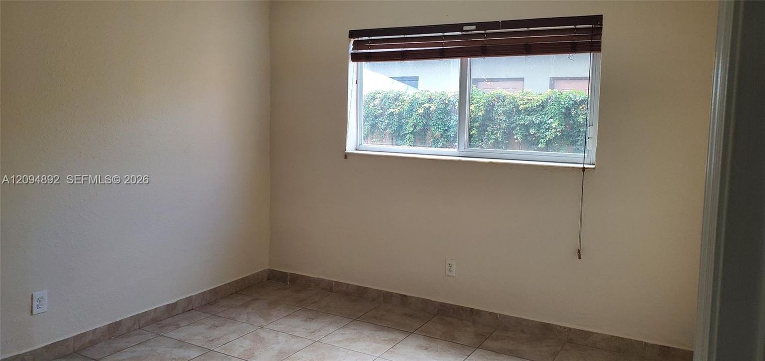 For Rent: $1,600 (1 beds, 1 baths, 700 Square Feet)