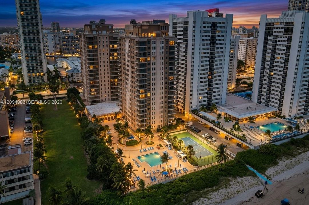 На продажу: $799,000 (2 спален, 2 ванн, 2261 Квадратных фут)