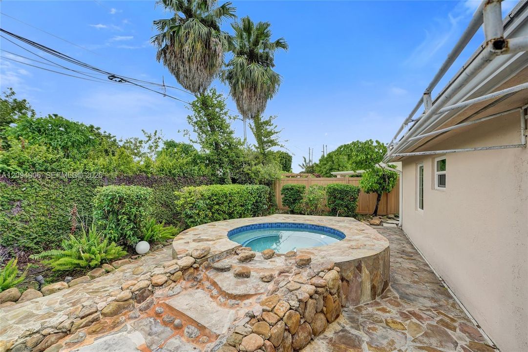 For Sale: $797,777 (4 beds, 2 baths, 1833 Square Feet)