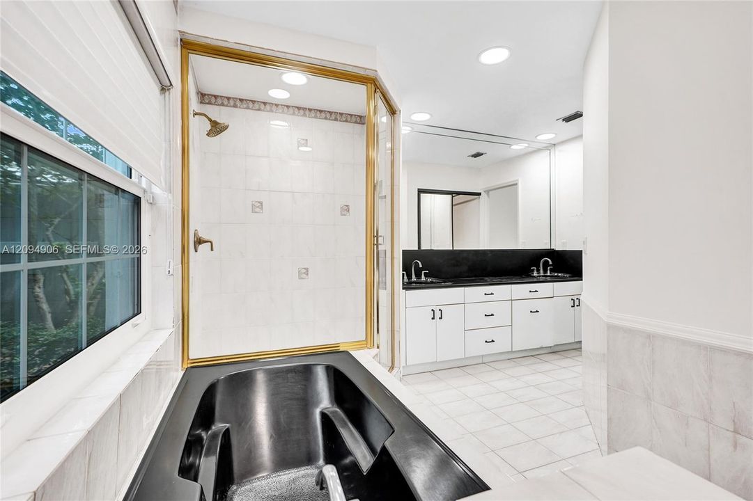 For Sale: $797,777 (4 beds, 2 baths, 1833 Square Feet)