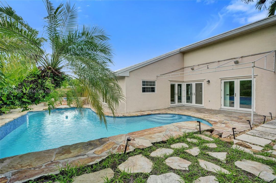 For Sale: $797,777 (4 beds, 2 baths, 1833 Square Feet)