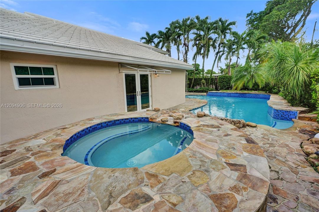 For Sale: $797,777 (4 beds, 2 baths, 1833 Square Feet)