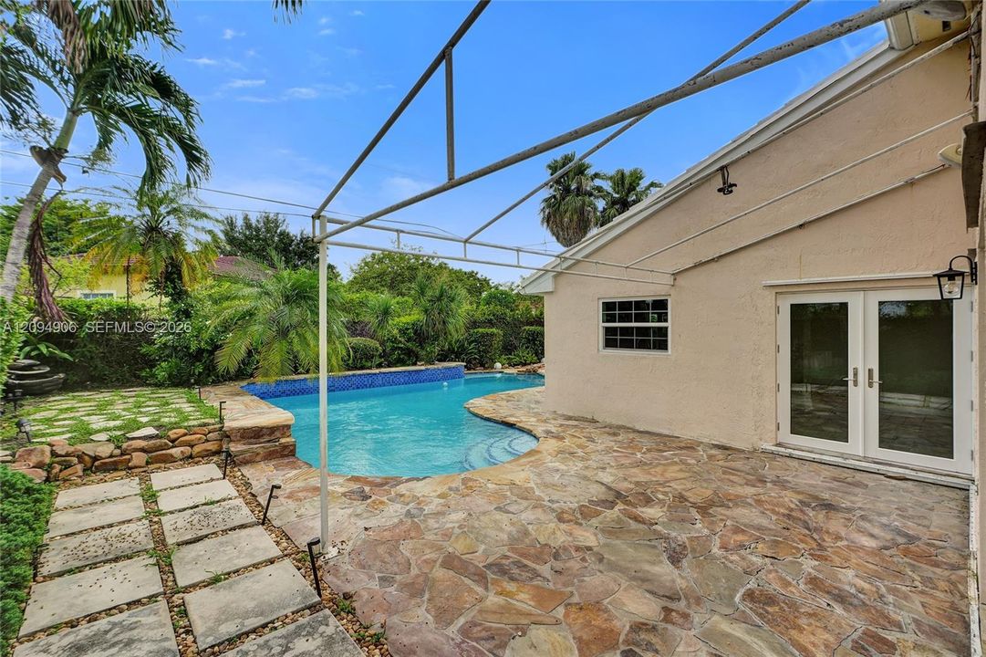 For Sale: $797,777 (4 beds, 2 baths, 1833 Square Feet)
