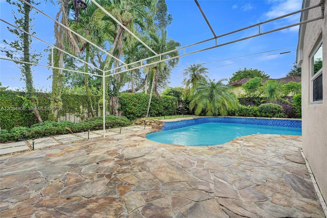 For Sale: $797,777 (4 beds, 2 baths, 1833 Square Feet)
