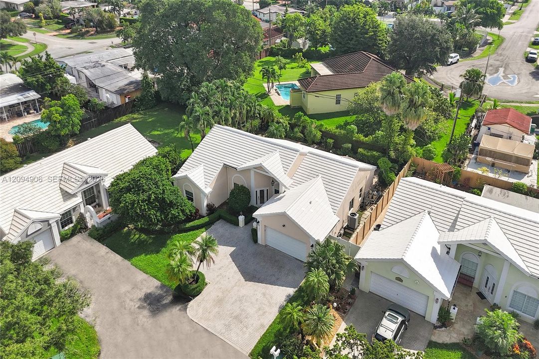 For Sale: $797,777 (4 beds, 2 baths, 1833 Square Feet)