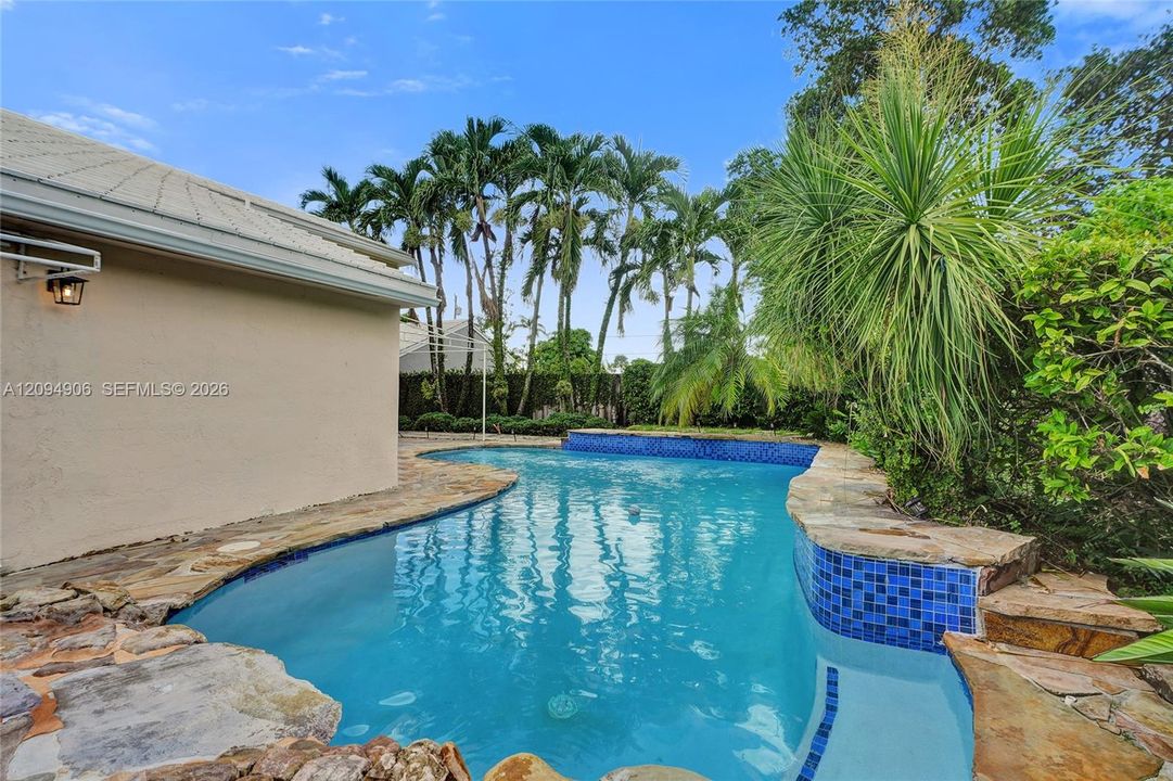 For Sale: $797,777 (4 beds, 2 baths, 1833 Square Feet)