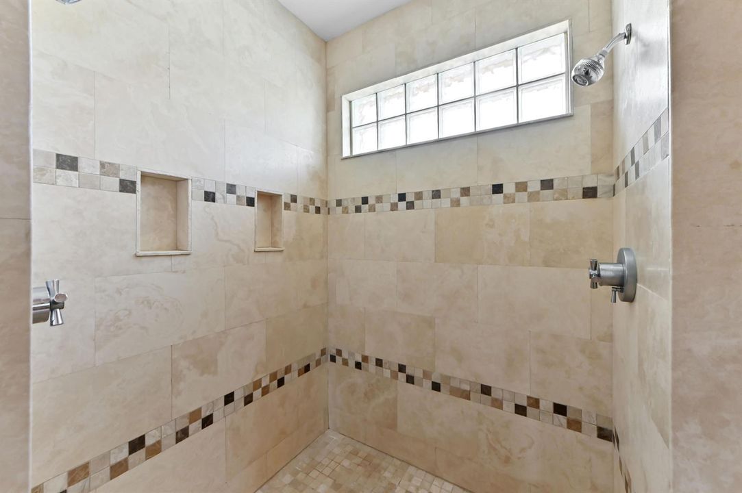 35 bathroom 03