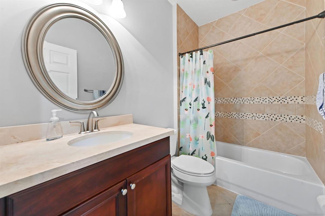25 bathroom 01