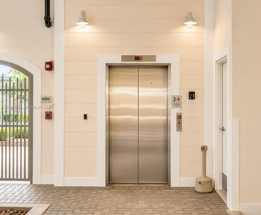En Venta: $545,000 (2 camas, 2 baños, 1001 Pies cuadrados)
