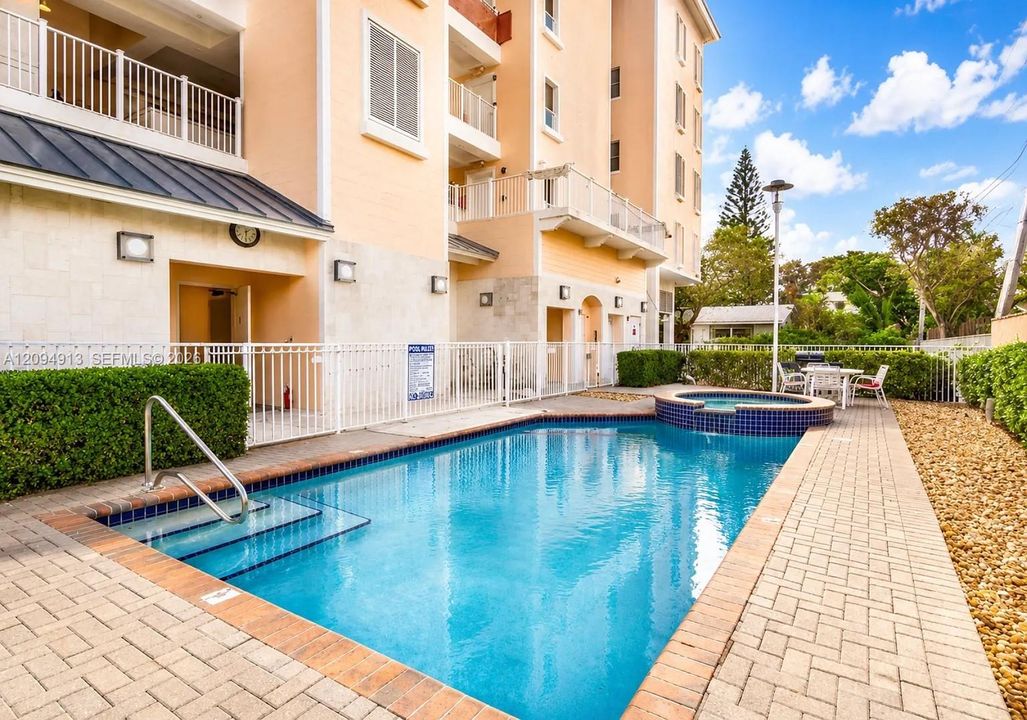 En Venta: $545,000 (2 camas, 2 baños, 1001 Pies cuadrados)