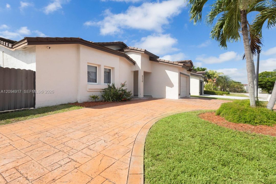 For Sale: $580,000 (3 beds, 2 baths, 1439 Square Feet)