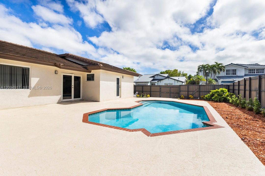 For Sale: $580,000 (3 beds, 2 baths, 1439 Square Feet)