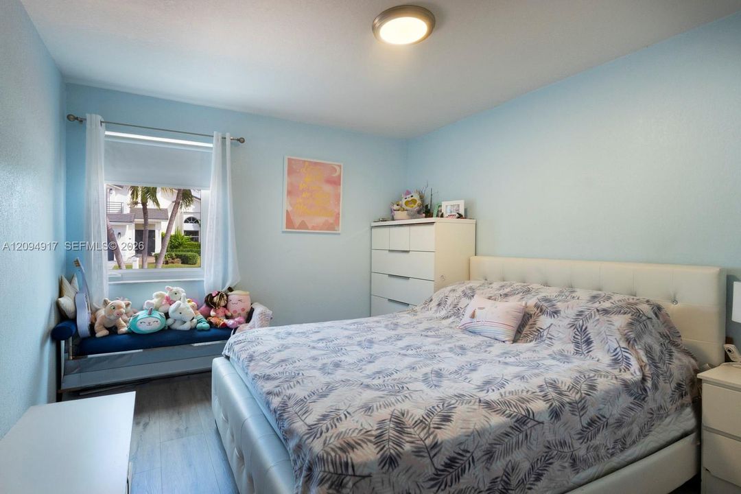 For Sale: $580,000 (3 beds, 2 baths, 1439 Square Feet)