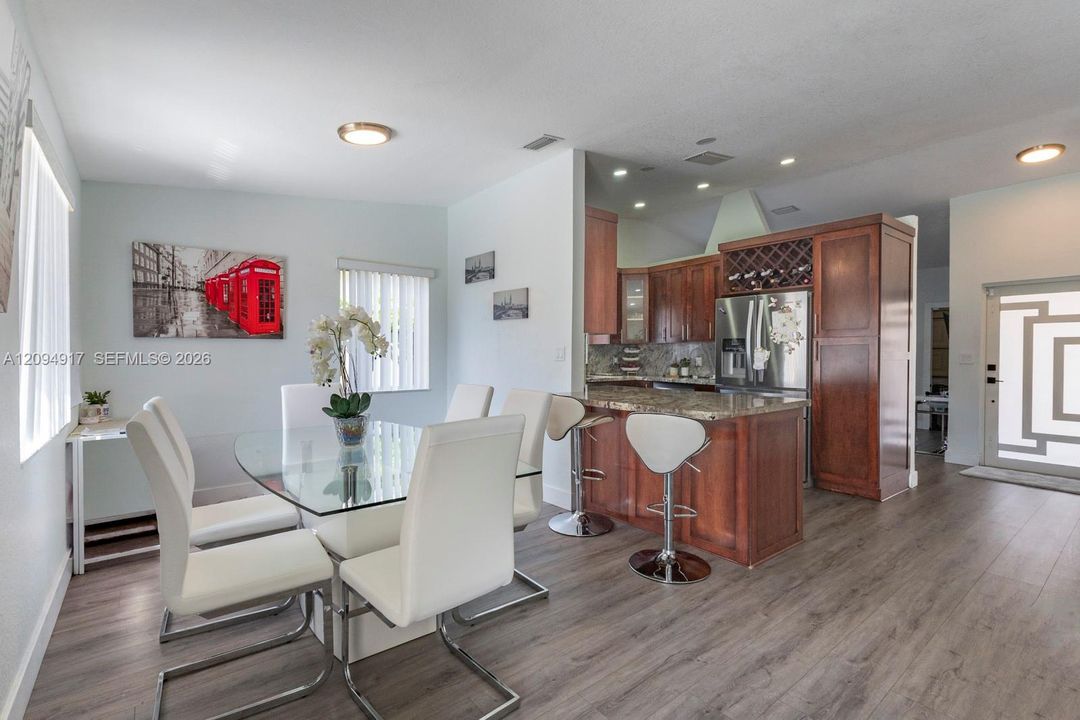 For Sale: $580,000 (3 beds, 2 baths, 1439 Square Feet)