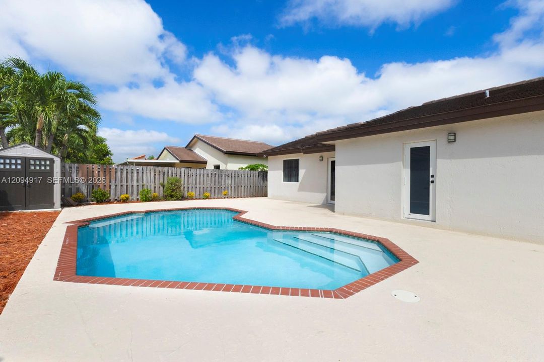 For Sale: $580,000 (3 beds, 2 baths, 1439 Square Feet)