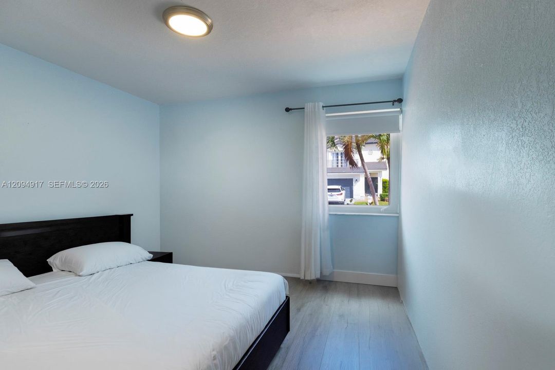 For Sale: $580,000 (3 beds, 2 baths, 1439 Square Feet)