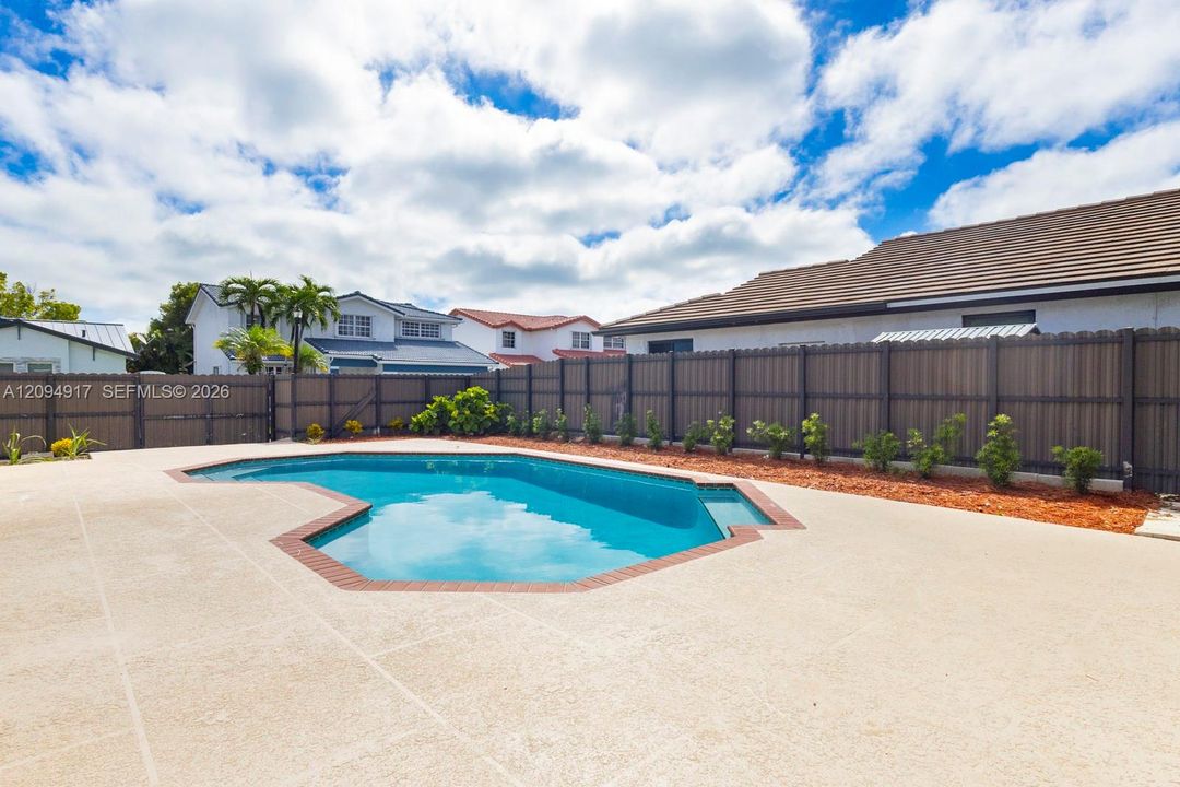 For Sale: $580,000 (3 beds, 2 baths, 1439 Square Feet)