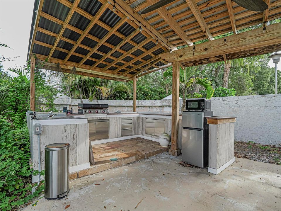 Outdoor Kitchen