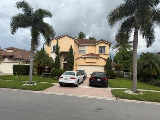 En Venta: $895,000 (5 camas, 3 baños, 3155 Pies cuadrados)