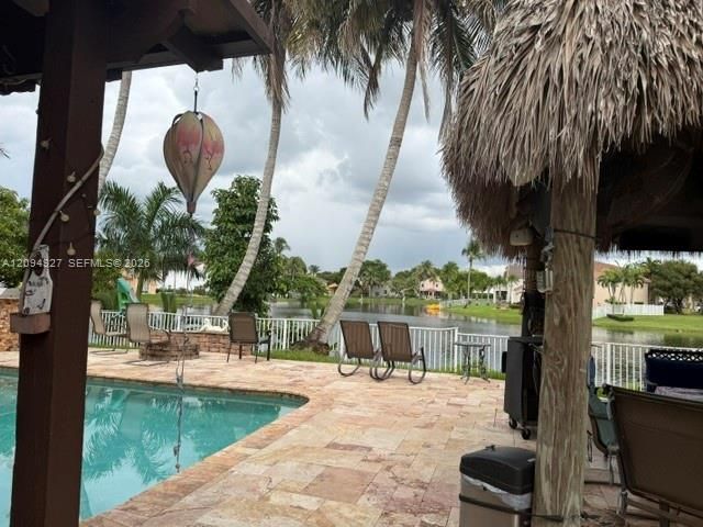 En Venta: $895,000 (5 camas, 3 baños, 3155 Pies cuadrados)