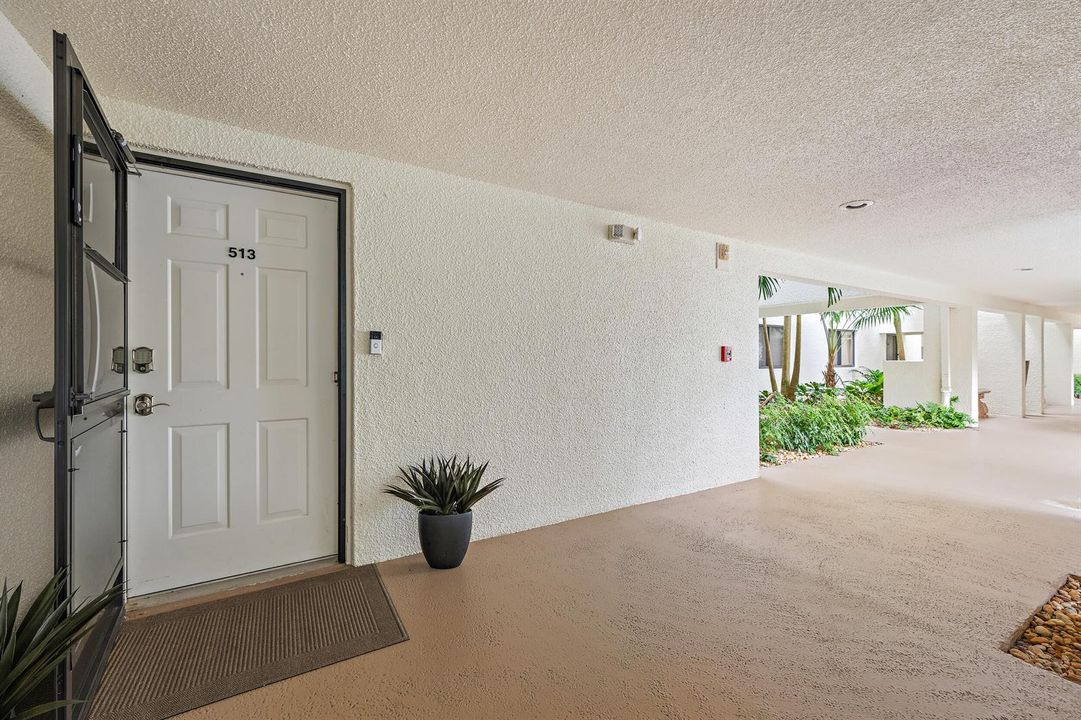 1st Floor Entry