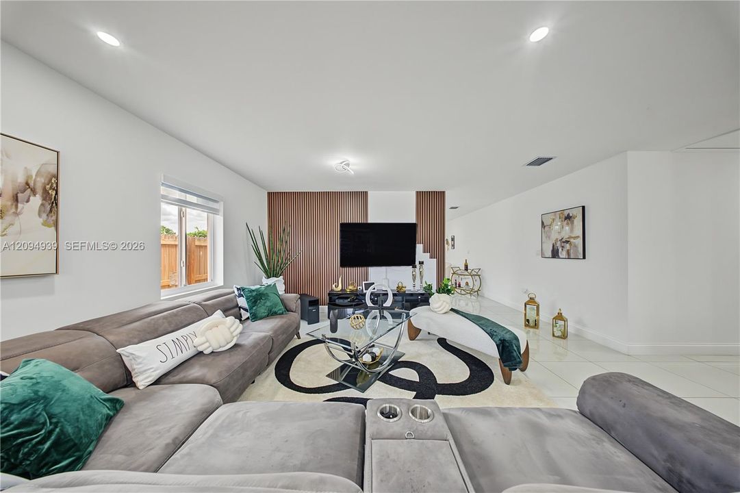 For Sale: $530,000 (4 beds, 3 baths, 1806 Square Feet)
