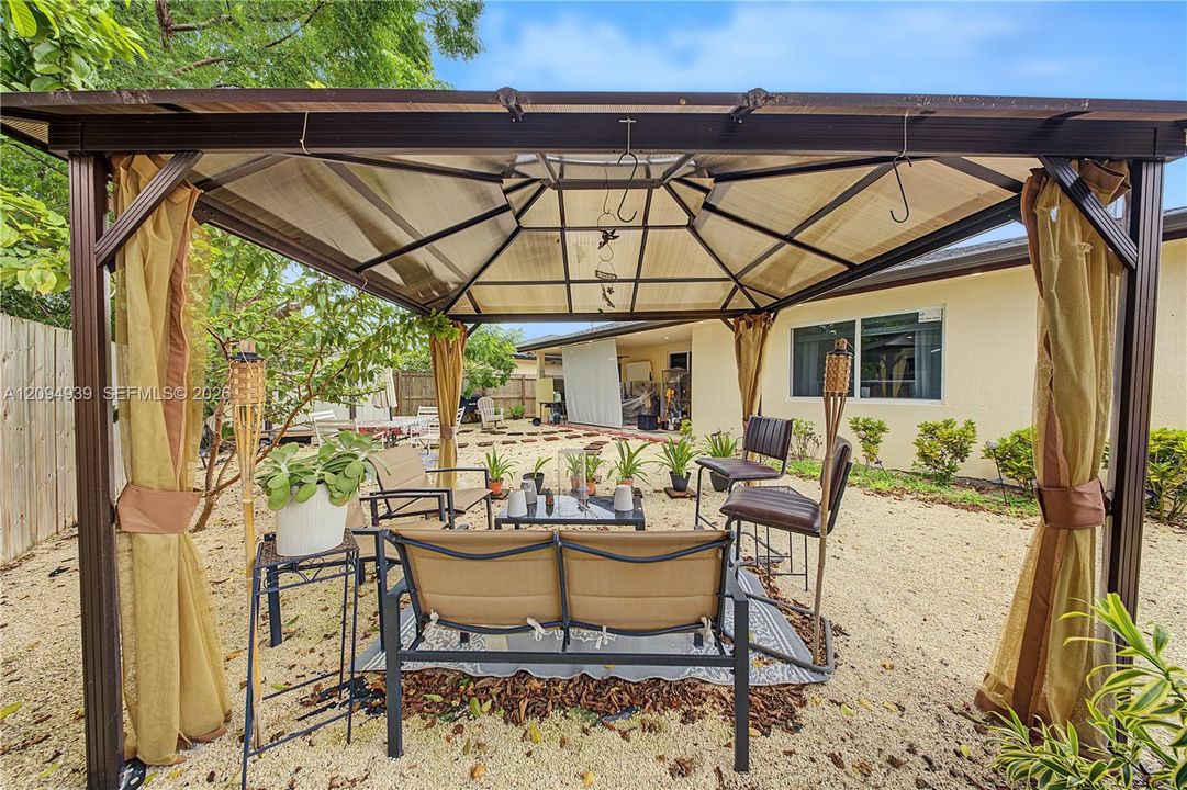 For Sale: $530,000 (4 beds, 3 baths, 1806 Square Feet)