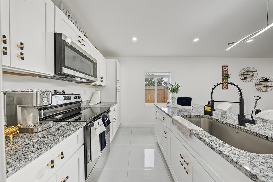 For Sale: $530,000 (4 beds, 3 baths, 1806 Square Feet)