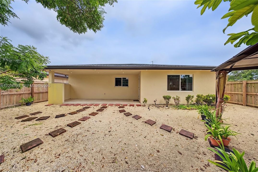 For Sale: $530,000 (4 beds, 3 baths, 1806 Square Feet)