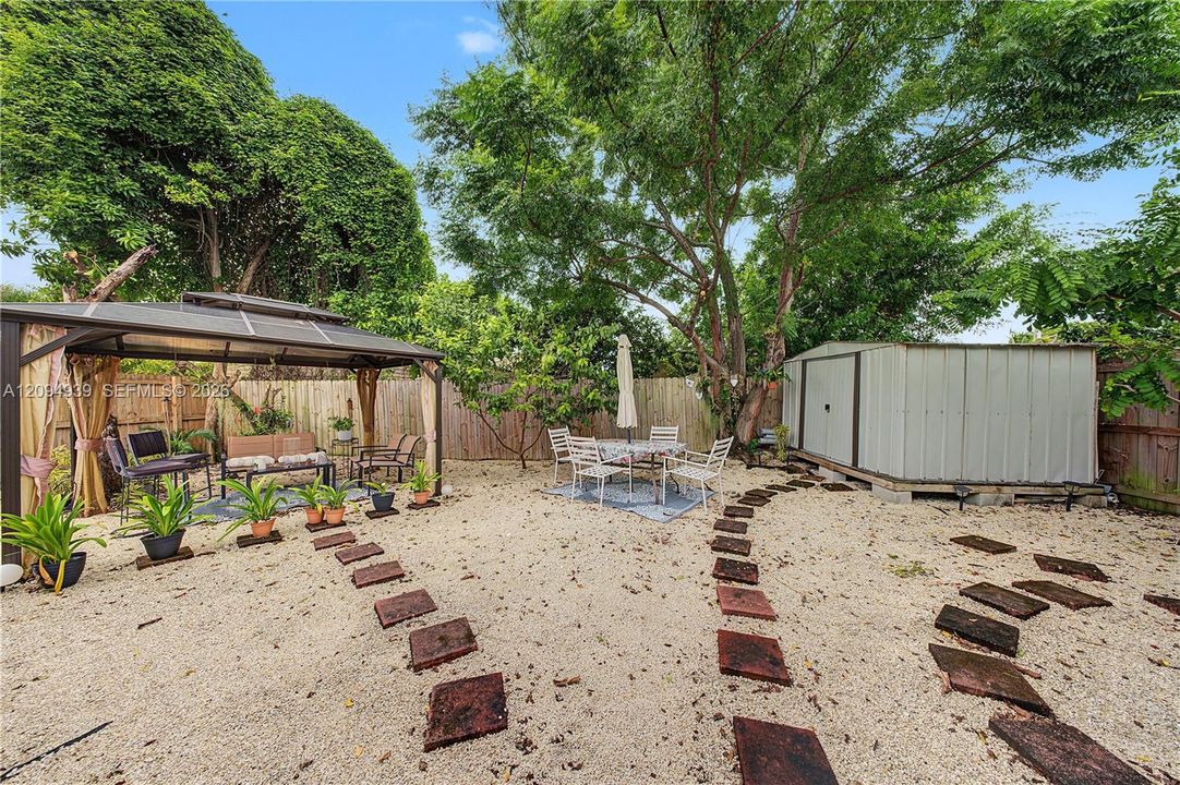 For Sale: $530,000 (4 beds, 3 baths, 1806 Square Feet)