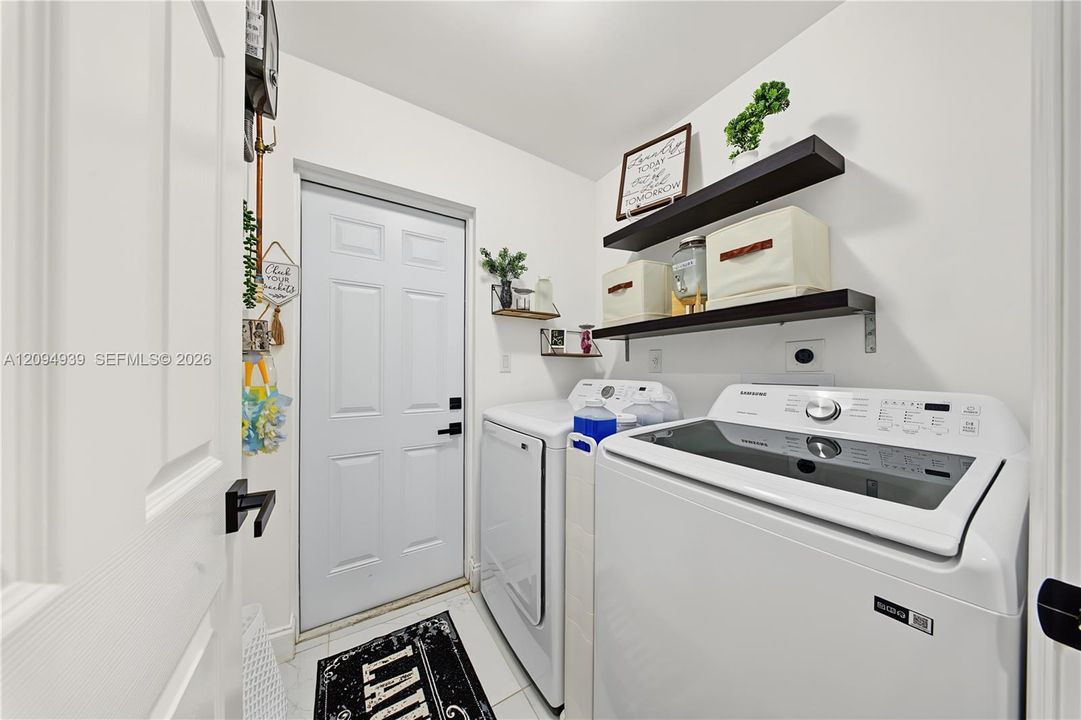 For Sale: $530,000 (4 beds, 3 baths, 1806 Square Feet)
