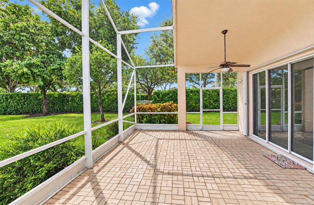 GREAT OUTDOOR SPACE FOR ENTERTAINING