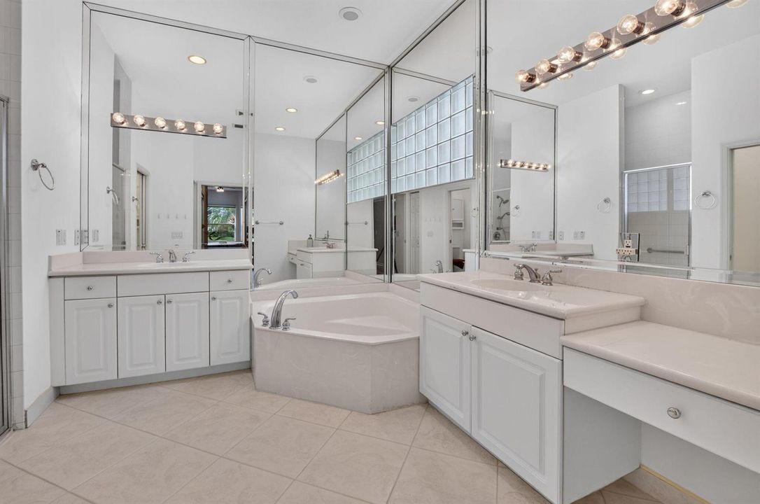 DUAL VANITIES IN PRIMARY BATH