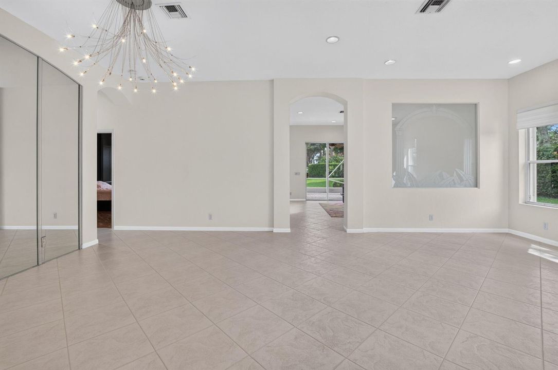 BRIGHT OPEN FLOOR PLAN
