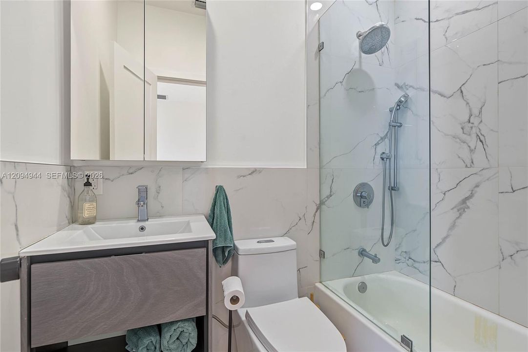 En Venta: $1,395,000 (3 camas, 3 baños, 1589 Pies cuadrados)