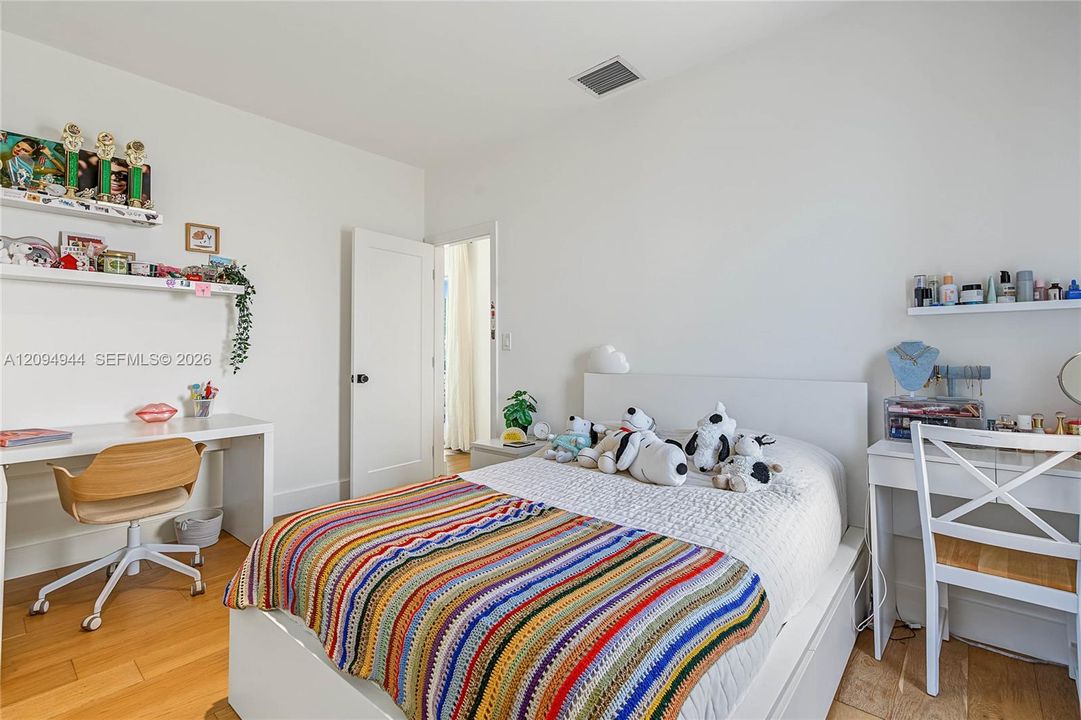 En Venta: $1,395,000 (3 camas, 3 baños, 1589 Pies cuadrados)